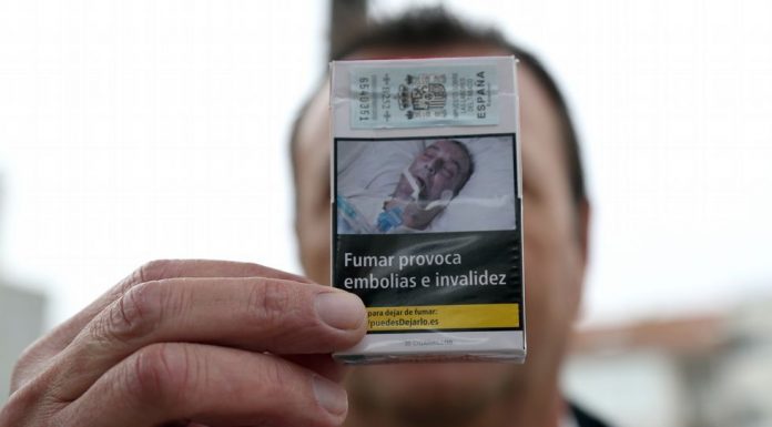 Del quirófano a los paquetes de tabaco, la delirante historia de una foto robada