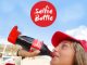 ¿Hay algo peor que un palo de selfies? Sí, la ‘botella-selfie’ de Coca Cola