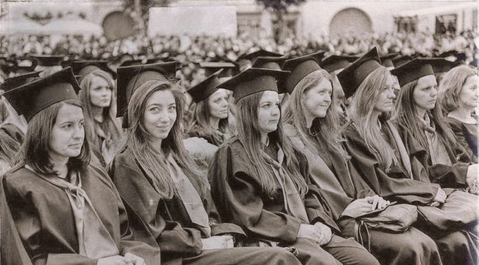 Multa de 13.000 euros al cártel de fotógrafos de orlas universitarias