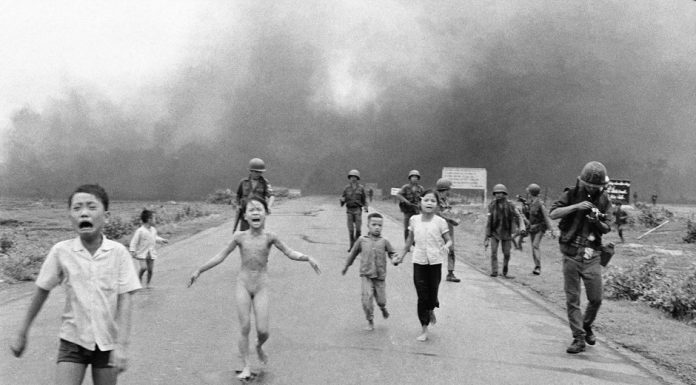 ¿Puede una foto cambiar el mundo? Nick Ut, autor de la imagen de la niña del napalm, asegura que la suya lo consiguió