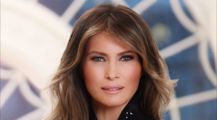Ración doble de Photoshop para el retrato oficial de la Primera Dama de Estados Unidos