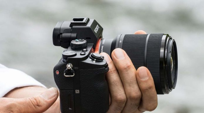 La Sony A7 III llegará en otoño con 24 MP y el sistema de enfoque de la A9, adelantan los últimos rumores