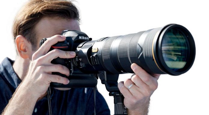 Nikon cancela los pedidos de su 180-400 mm y las especulaciones sobre el fin de las réflex se disparan