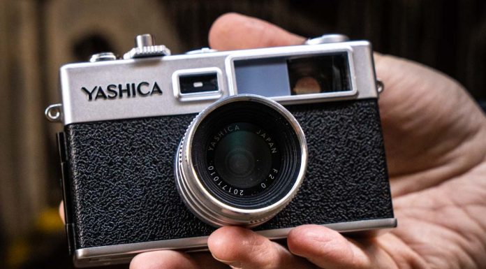 Yashica Y35, la cámara digital con carretes. ¿Genialidad o tomadura de pelo?