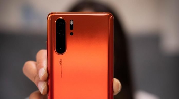 Repartir móviles entre los periodistas, la apuesta de la agencia EFE para tener más contenido audiovisual