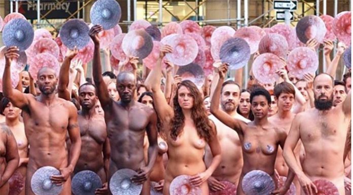 Facebook se compromete a revisar su política sobre fotografías con desnudos