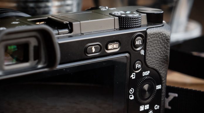 Sony promete una nueva cámara para el 7 de julio y los rumores apuestan por una APS-C para vlogging Sony A6100-6