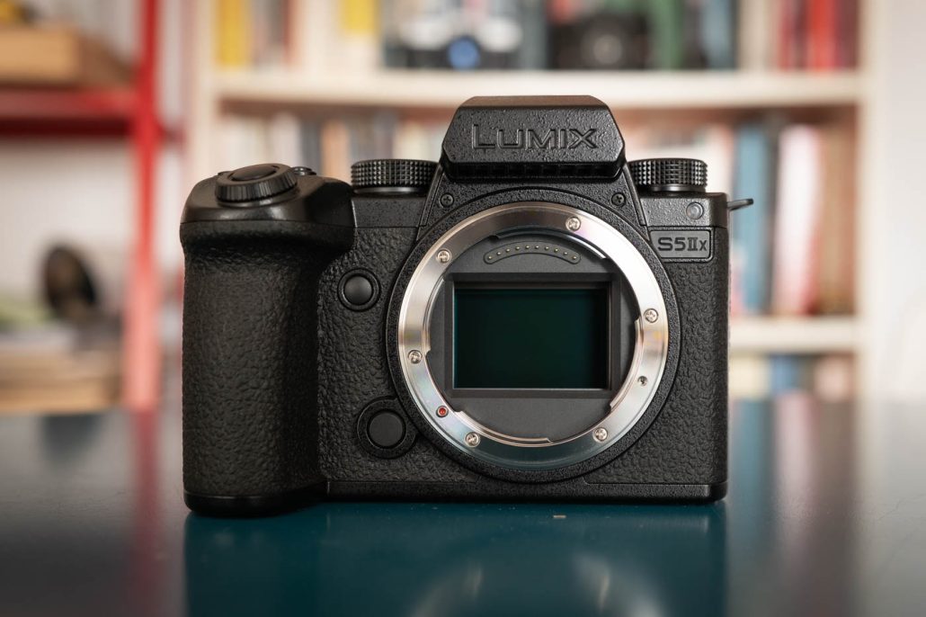 Panasonic_S5_IIX-1