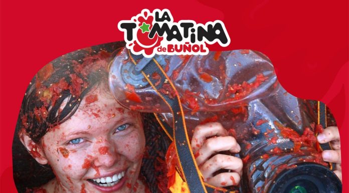 La organización de la Tomatina devolverá el dinero a los medios que hayan pagado por la acreditación y asegura que ha sido «un malentendido» Tomatina-prensa