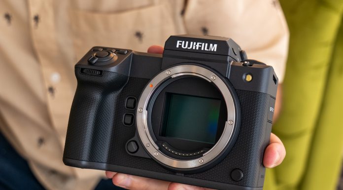 Las Fujifilm GFX100S II y X-T50 suenan entre las posibles novedades del próximo X-Summit de mayo GFX100-II-3