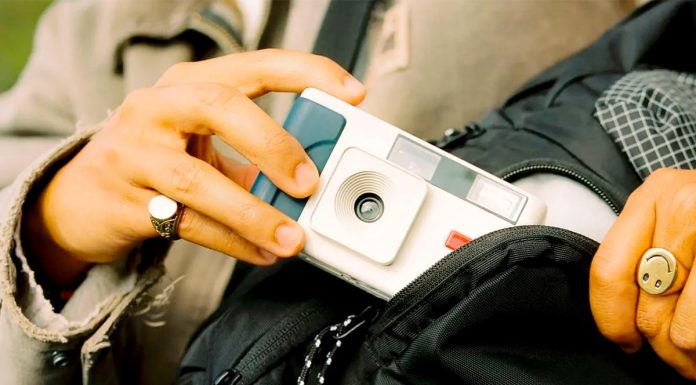 La fiebre por las compactas de película: la «vuelta» de la Rollei 35, Hello Kitty y la marca de filtros de móvil que ahora también hace cámaras Moment-compacta-pelicula