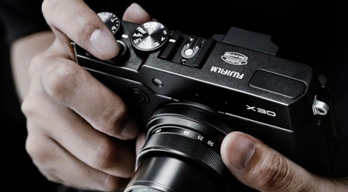 Fujifilm y su rumoreada X-Half: una compacta digital “half frame” con sensor de una pulgada y pantalla vertical Fuji-X30