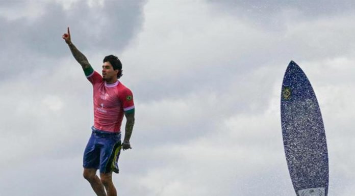 Jerome Brouillet_AFP_surf