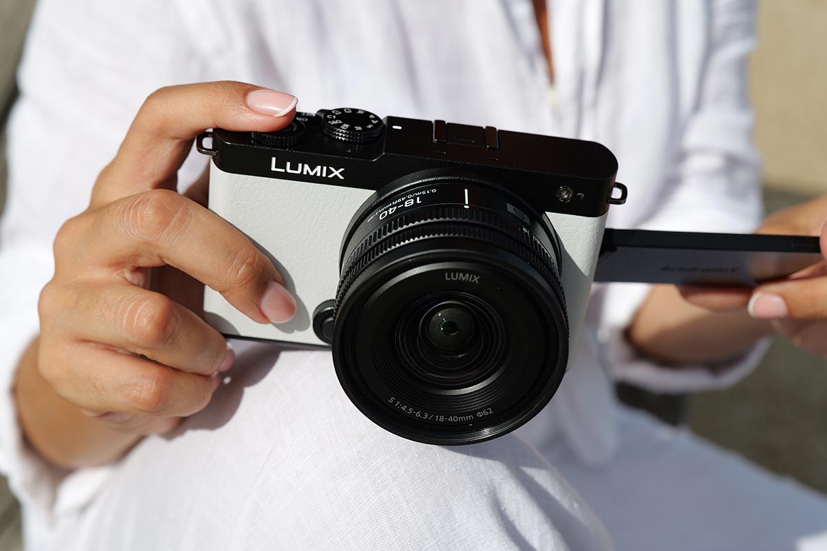 Lumix_S9_blanca_oficial_01