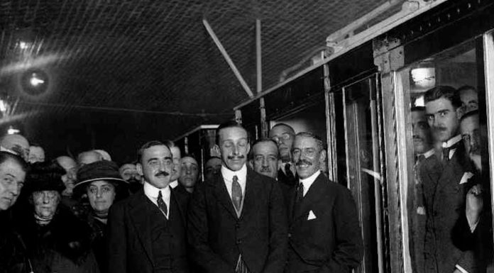 Alfonso_XIII_ojos_cerrados_Metro_Madrid_portada