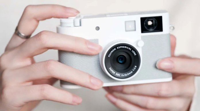Fujifilm lanza una versión en blanco de su peculiar X-Half Fujifilm-X-Hal-White-6