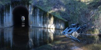 Un fotógrafo de The New York Times localiza una parte de los trenes accidentados en Adamuz que puede ser clave para la investigación NYT_accidente_tren_portada