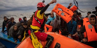 Un libro y unas fotos que no deberían existir: «Una misión contra corriente», el relato incómodo de Open Arms sp