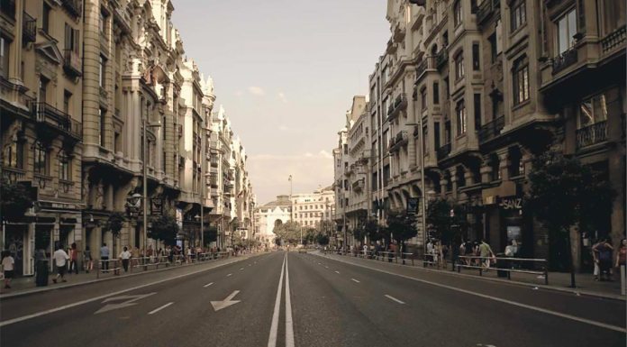 Cuando más de 300 fotógrafos salieron a las calles vacías a retratar «La España Fantasma» durante la final del Mundial de 2010 Espana_Fantasma_2010_portada